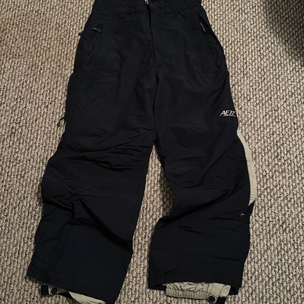 EUC AE77 Performance snow pants. Navy blue, multiple pockets, size small. Unisex